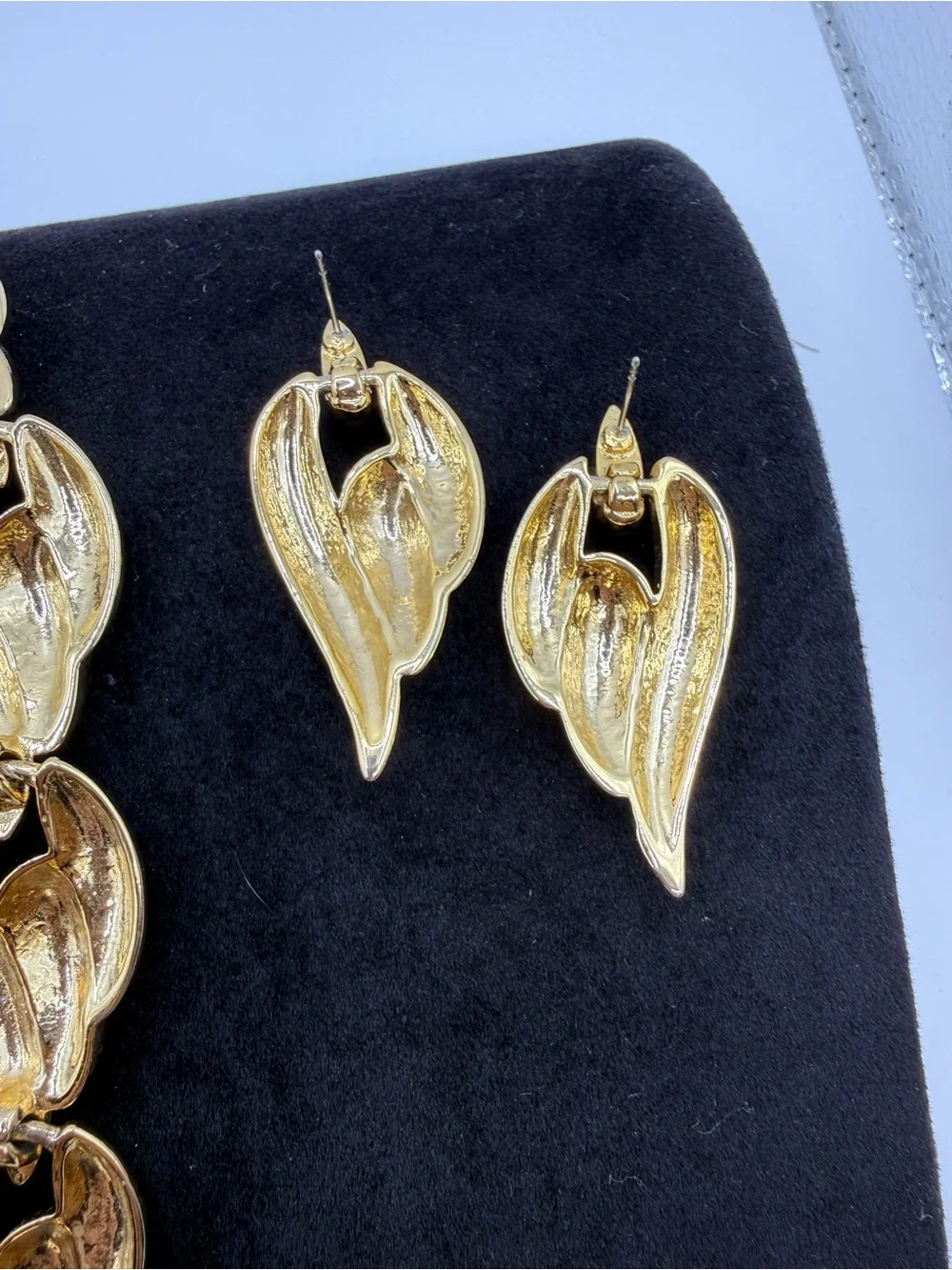 Vintage 1980s 90s Gold Tone Sculptural Leaf Link Necklace Pierced Earrings Set